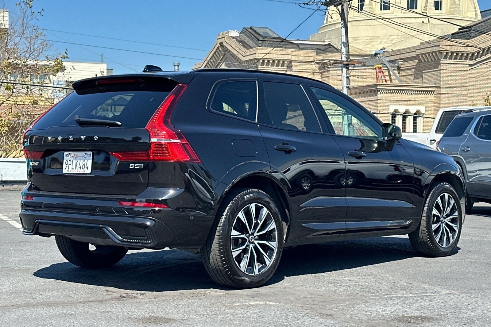 2025 Volvo XC60 B5 Plus photo 2