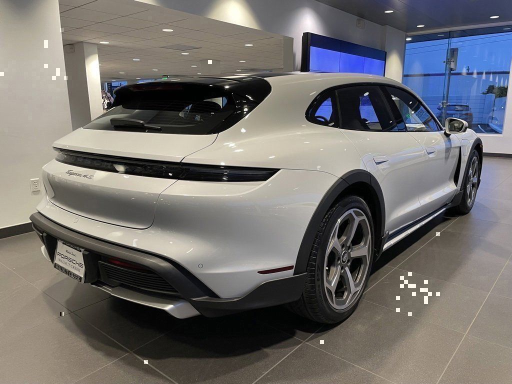 2022 Porsche Taycan Cross Turismo 4S photo 3