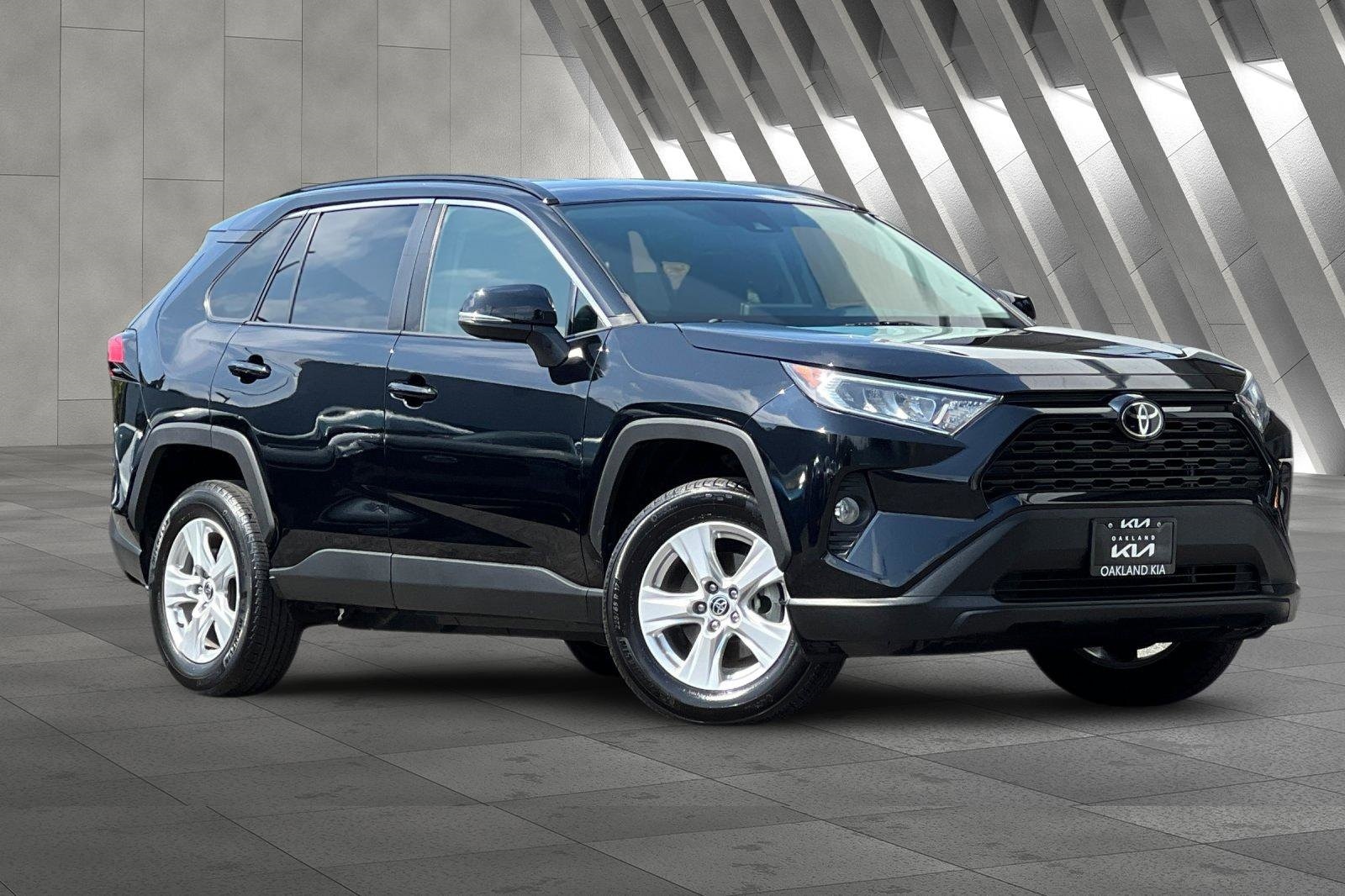 Used 2021 Toyota RAV4 XLE with VIN 2T3W1RFV6MW127920 for sale in Oakland, CA