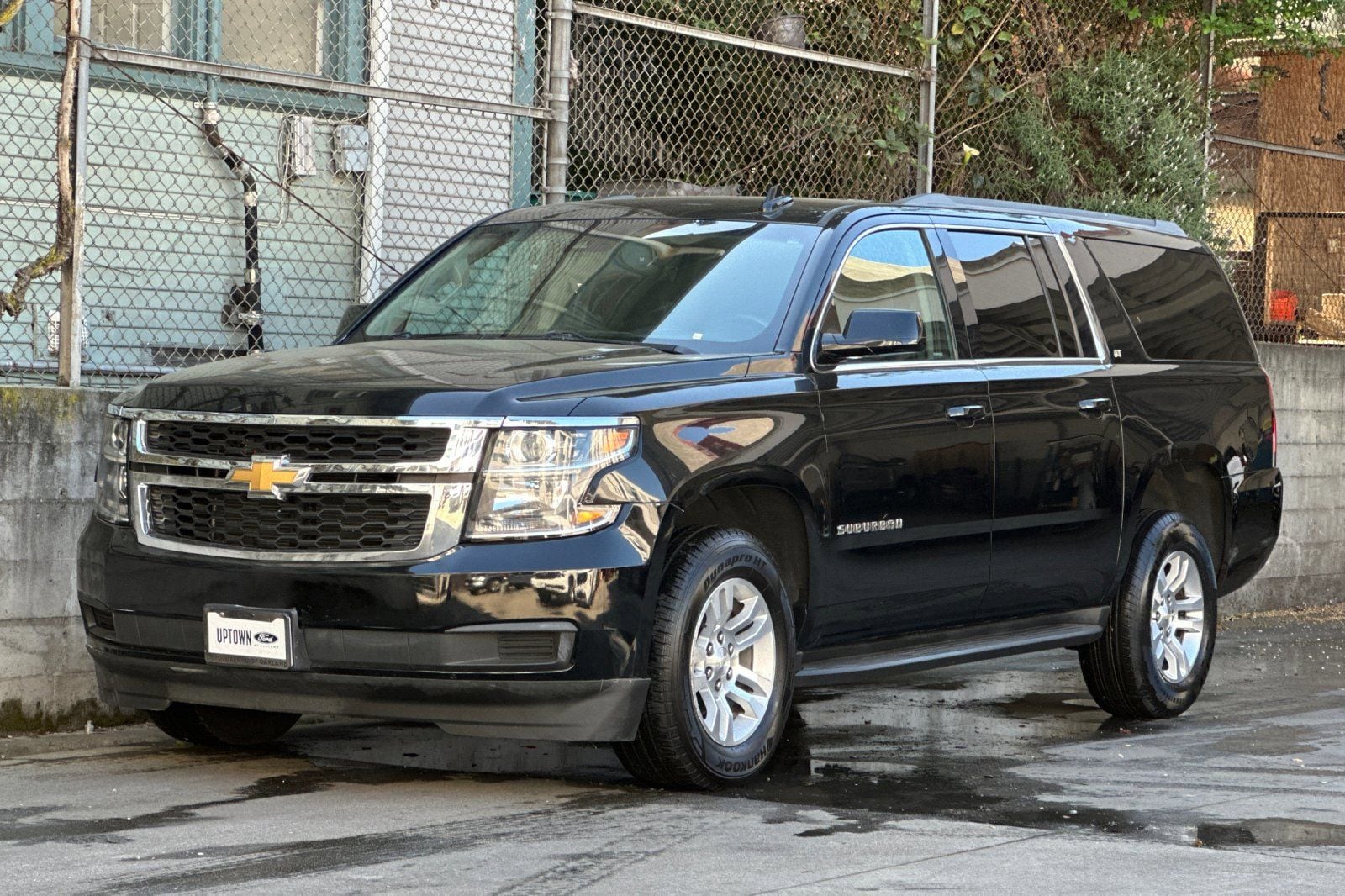 2018 Chevrolet Suburban LT photo 3