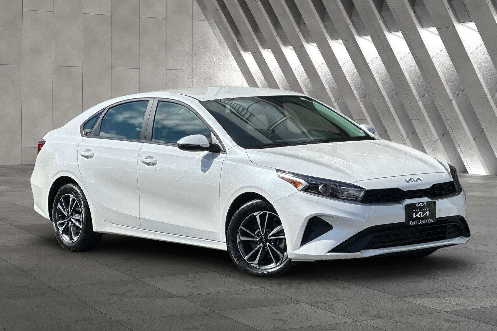 2024 Kia Forte LXS photo 2