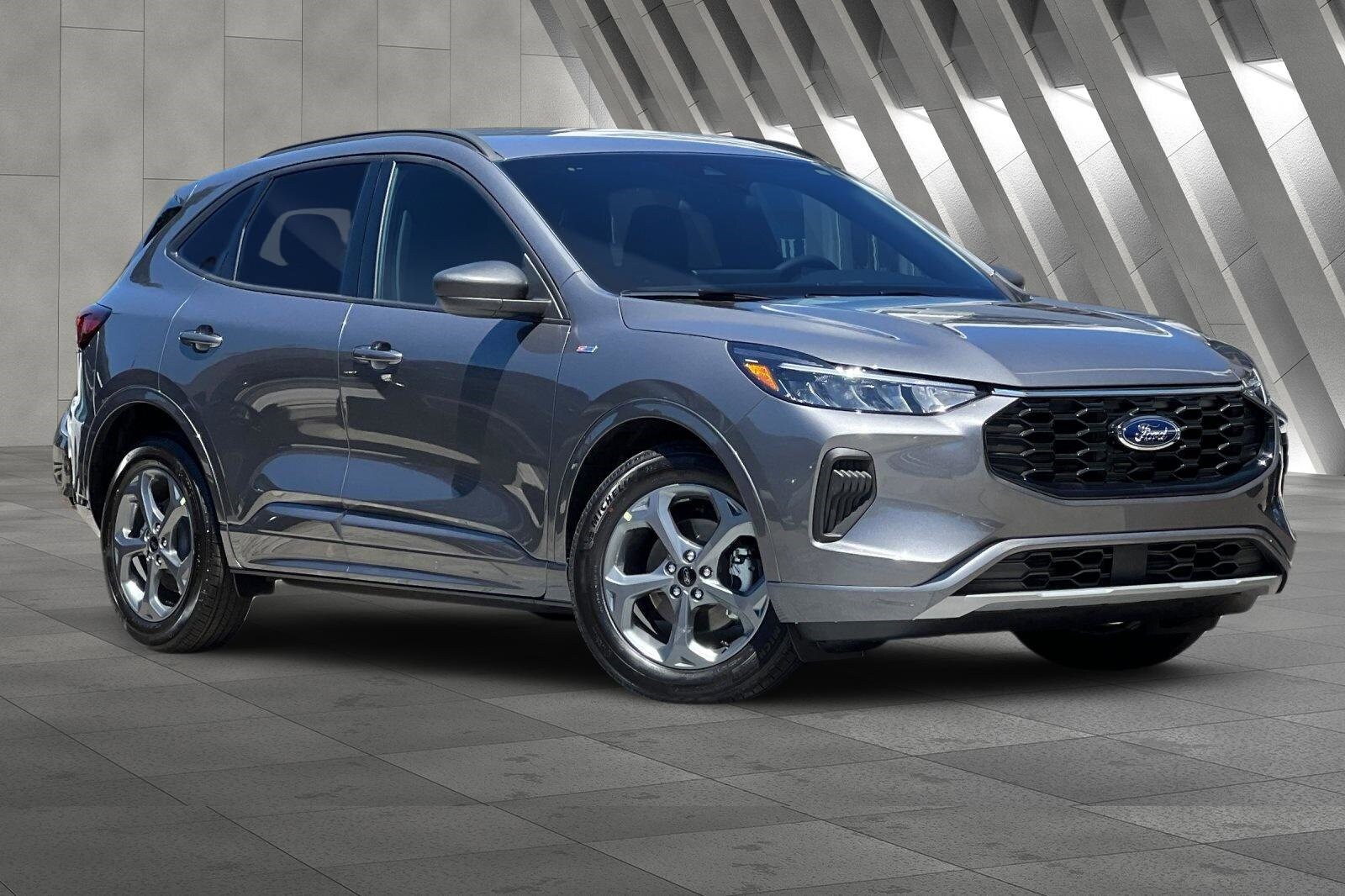 2023 Ford Escape ST-Line photo 2