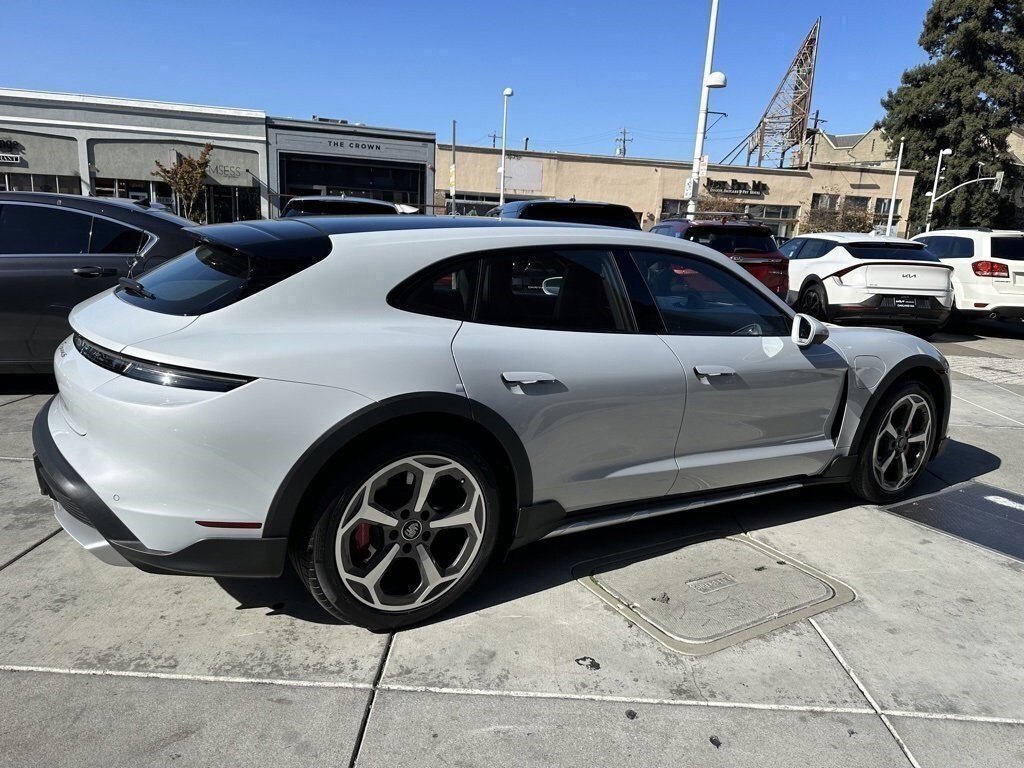 2022 Porsche Taycan Cross Turismo 4S photo 3