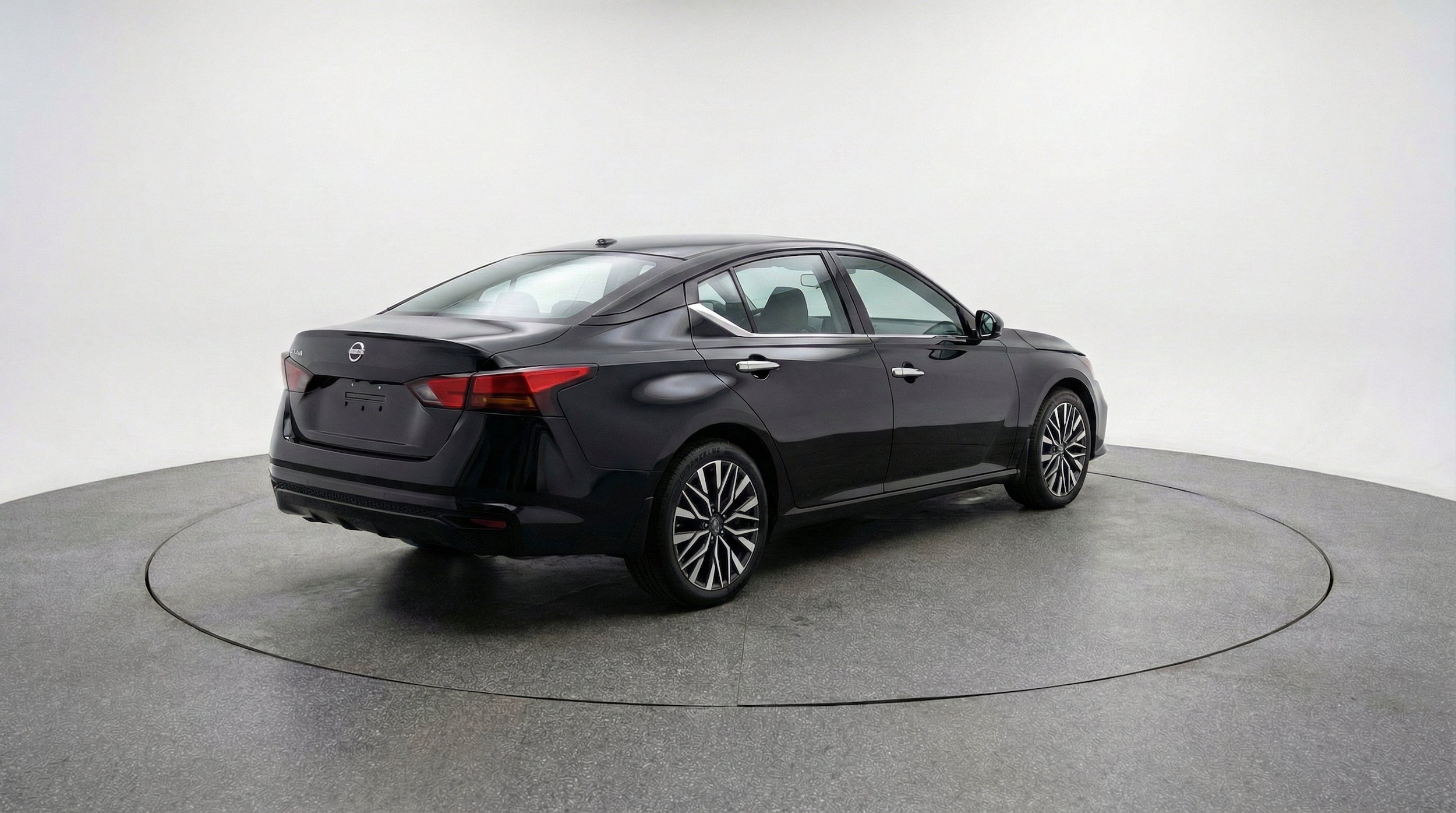 2025 Nissan Altima SV - Photo 8