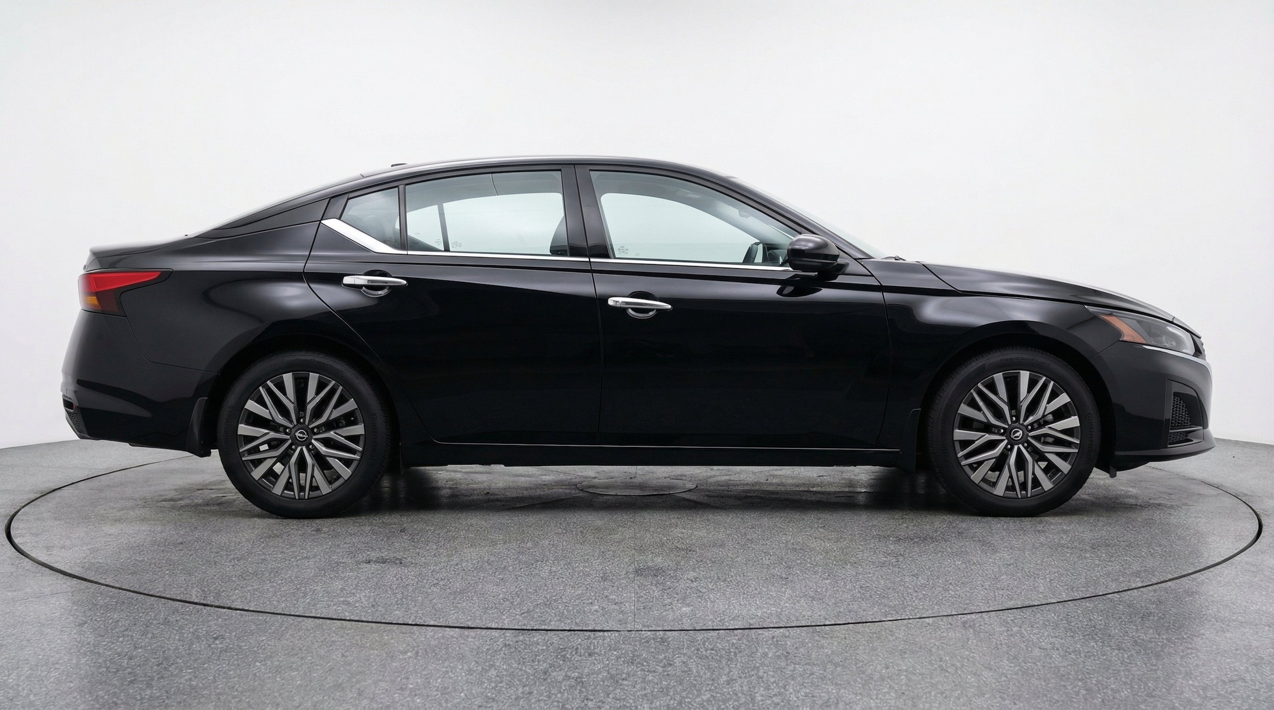2025 Nissan Altima SV - Photo 10