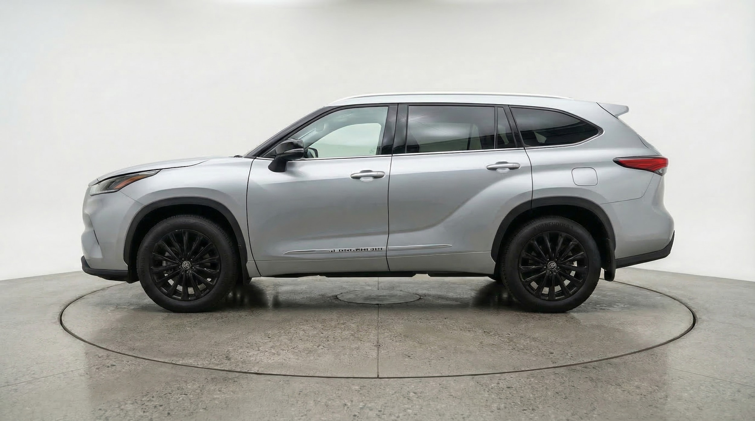 Thumbnail: 2025 Toyota Highlander - 4