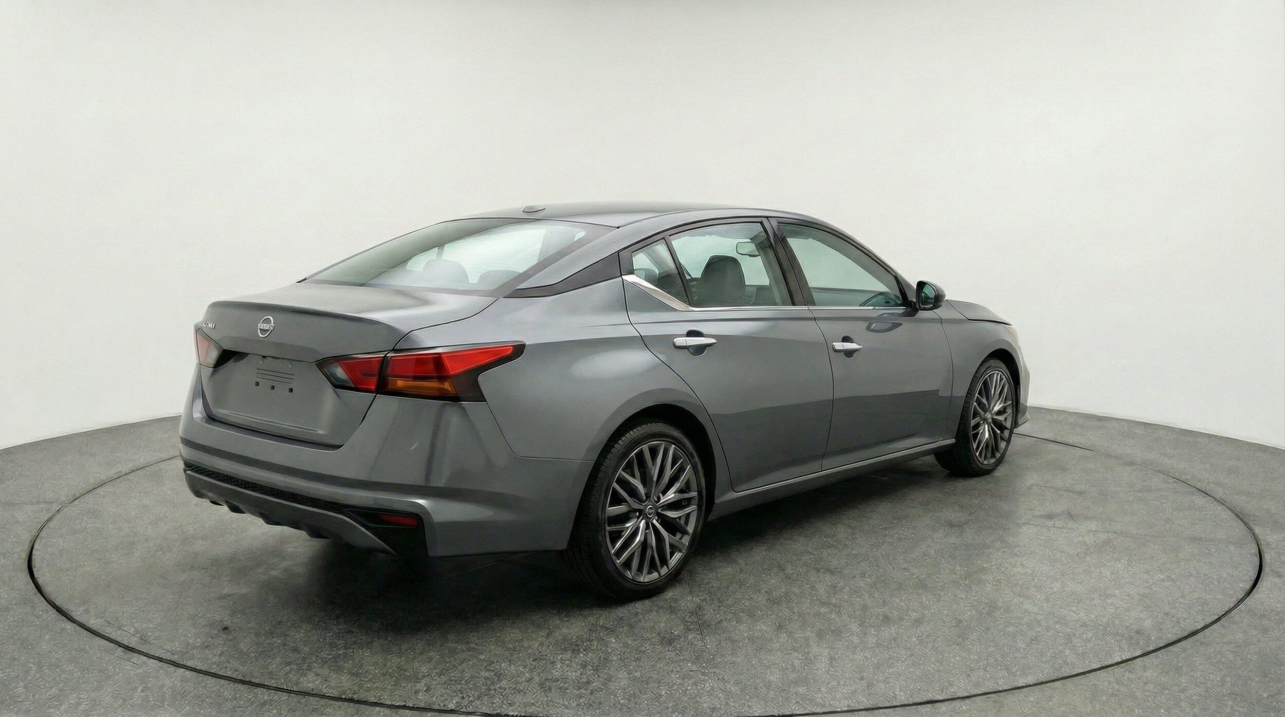 2025 Nissan Altima SV - Photo 9