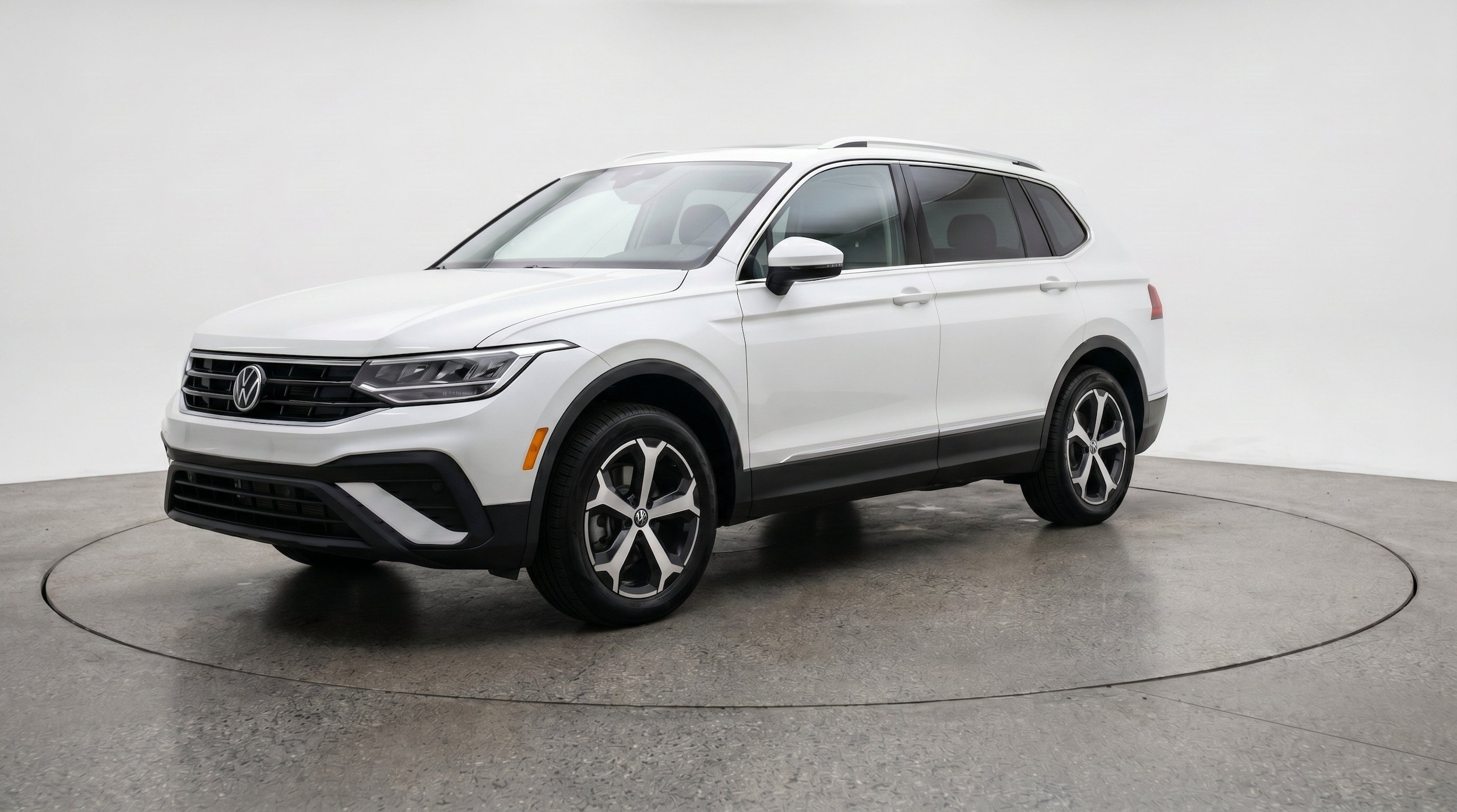 Thumbnail: 2026 Volkswagen Tiguan - 3