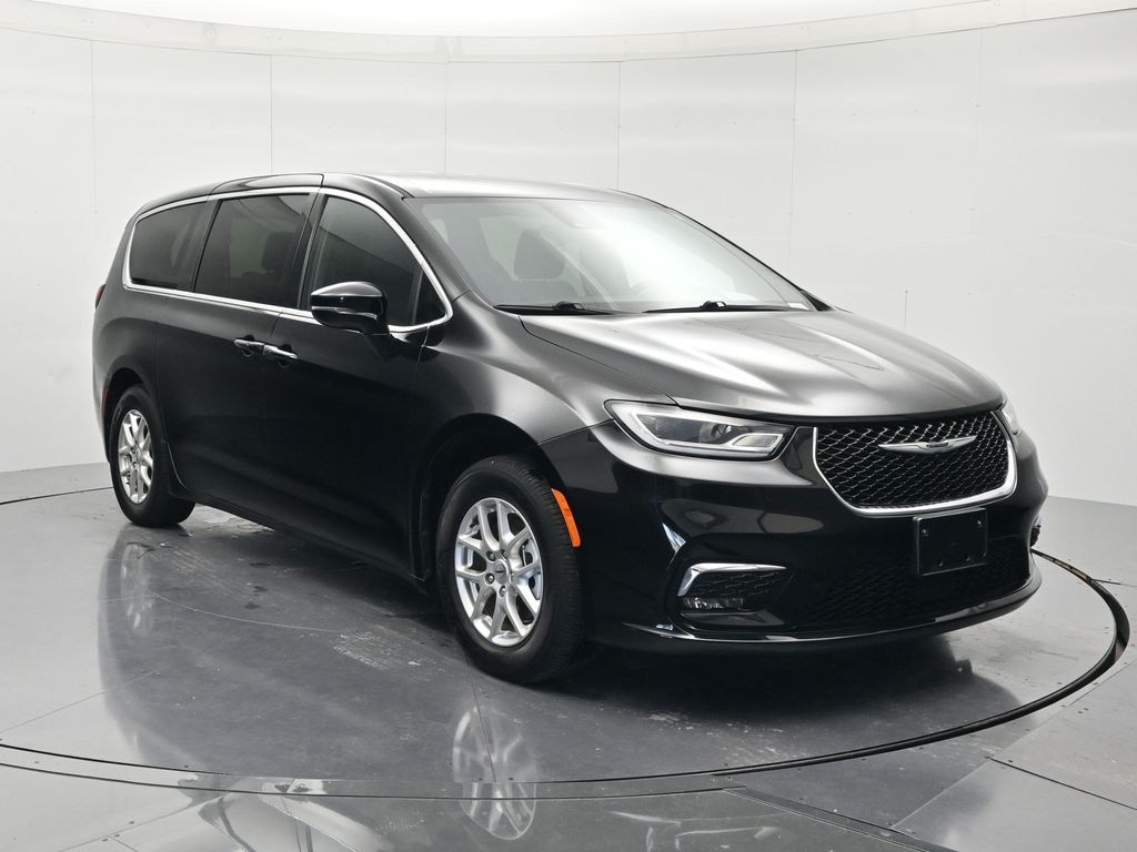 Used 2025 Chrysler Pacifica Select Van Passenger Van