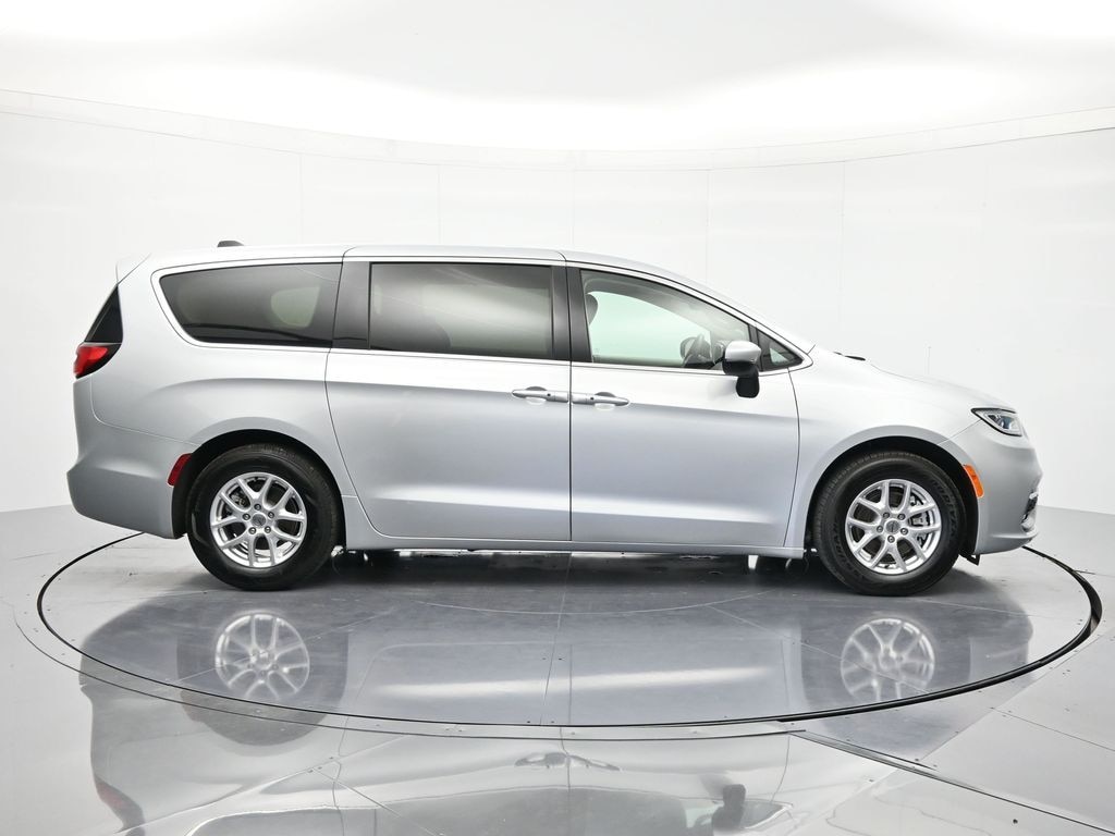Used 2023 Chrysler Pacifica Touring L Van Passenger Van