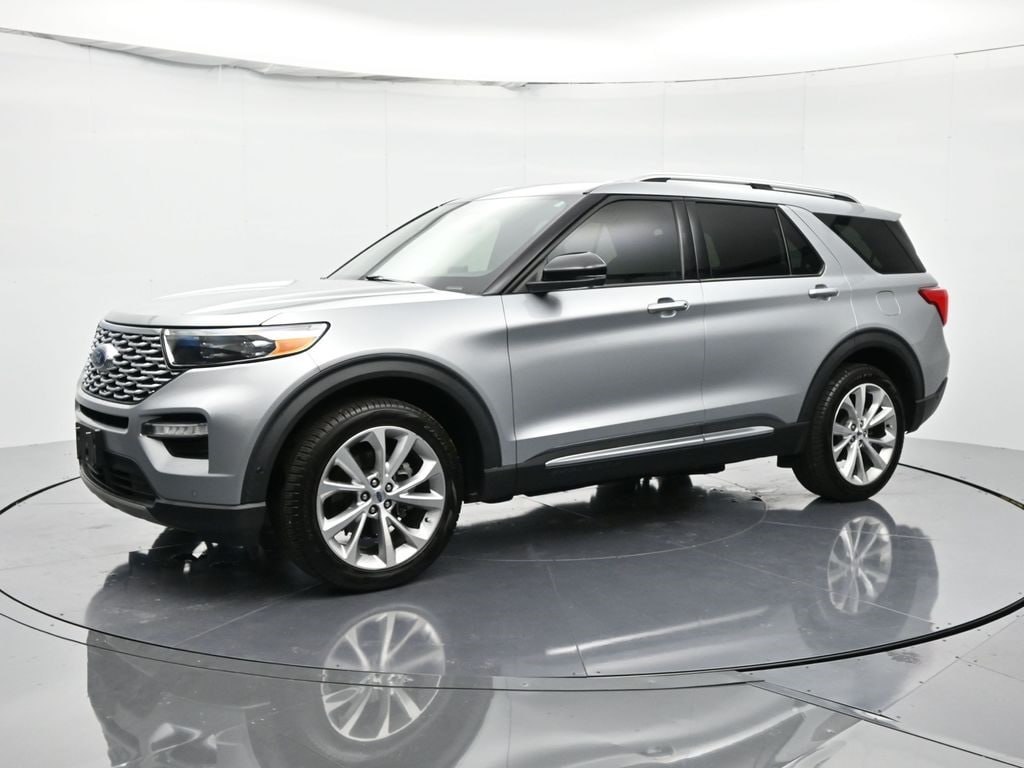 2021 Ford Explorer Platinum's photo