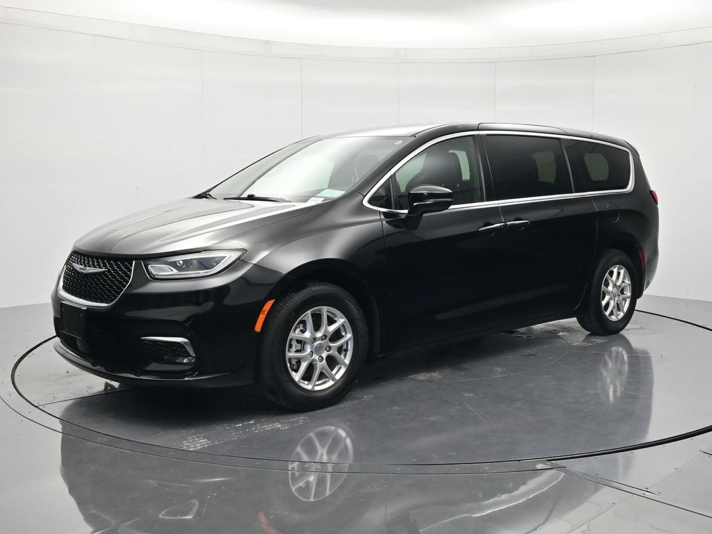 Used 2025 Chrysler Pacifica Select Van Passenger Van