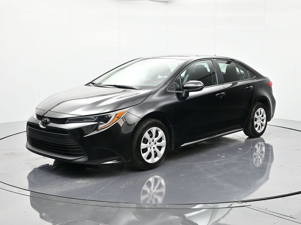 2023 Toyota Corolla LE's photo