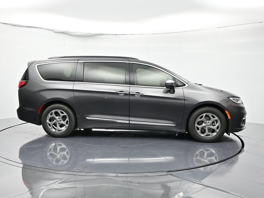 2022 Chrysler Pacifica Limited photo 4