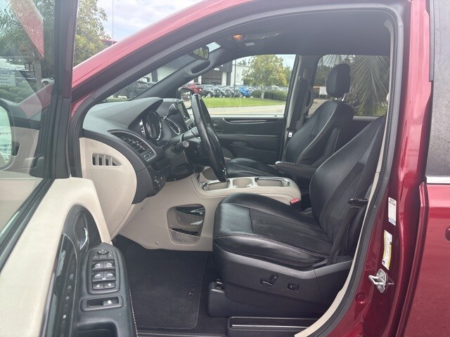 2019 Dodge Grand Caravan SXT photo 2