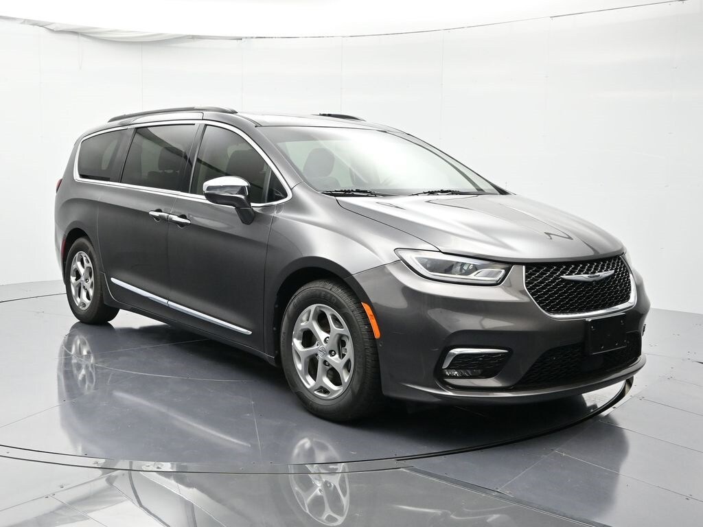 2022 Chrysler Pacifica Limited photo 3
