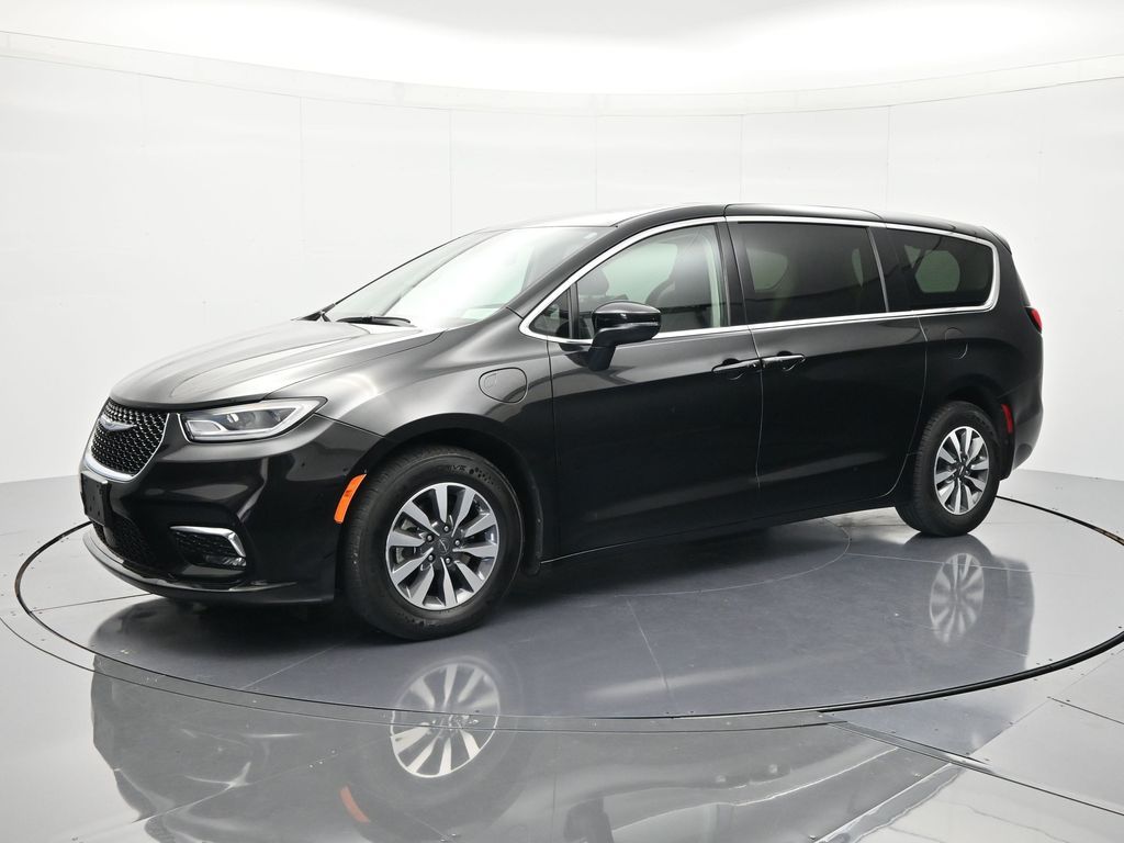 2023 Chrysler Pacifica Hybrid Touring L Hybrid's photo