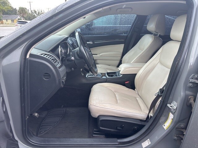 2019 Chrysler 300 Limited photo 3
