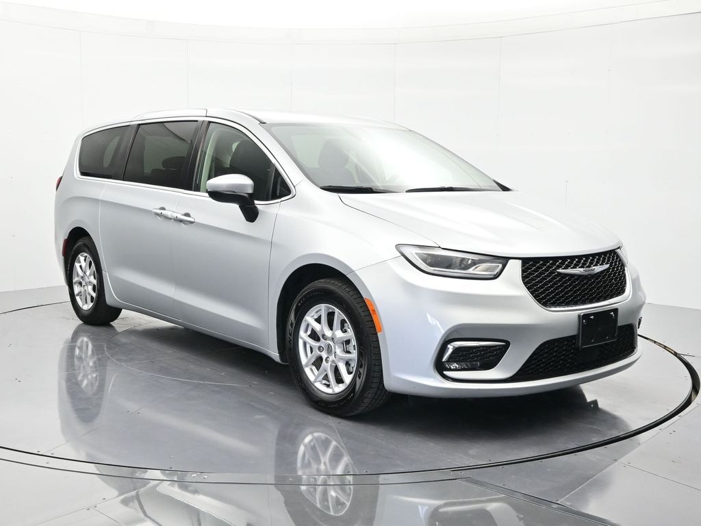Used 2023 Chrysler Pacifica Touring L Van Passenger Van