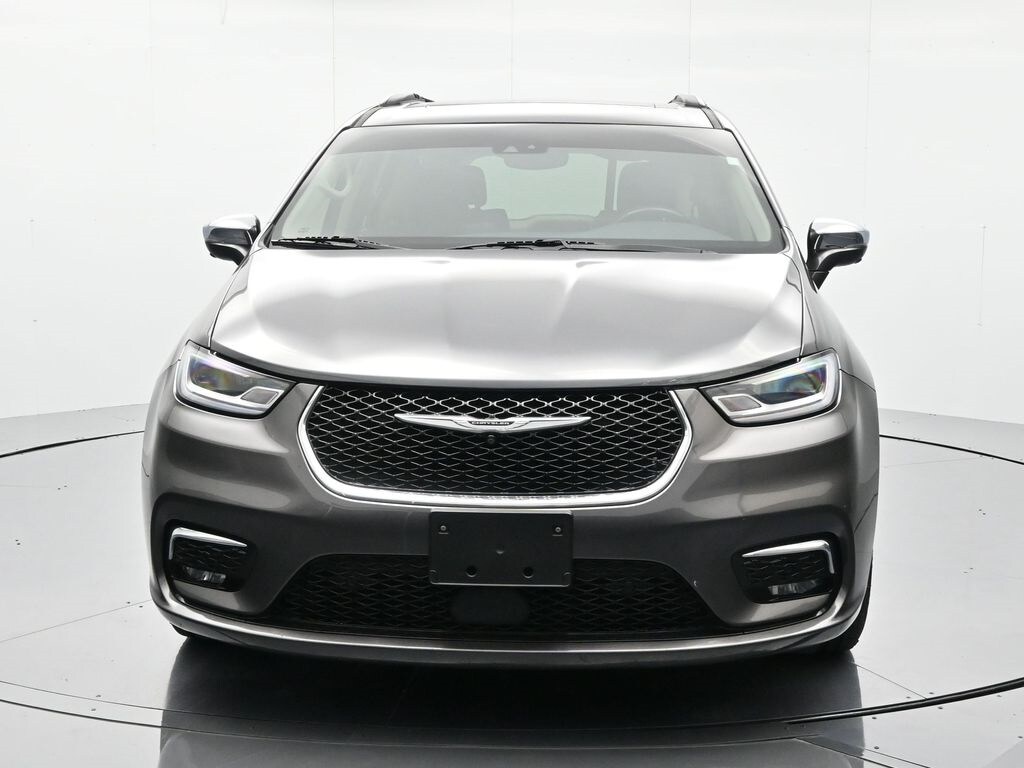 2022 Chrysler Pacifica Limited photo 2