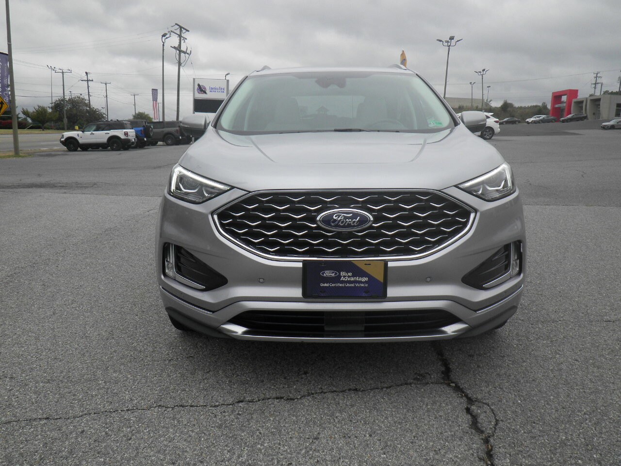 2024 Ford Edge Titanium photo 2