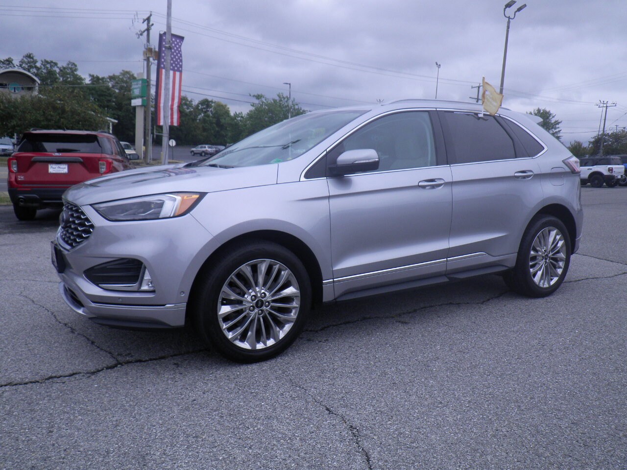 2024 Ford Edge Titanium photo 3