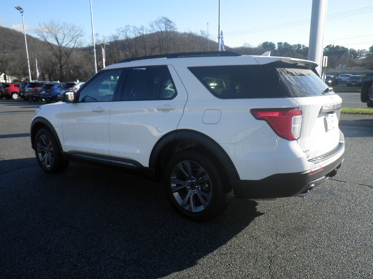 2023 Ford Explorer XLT photo 3