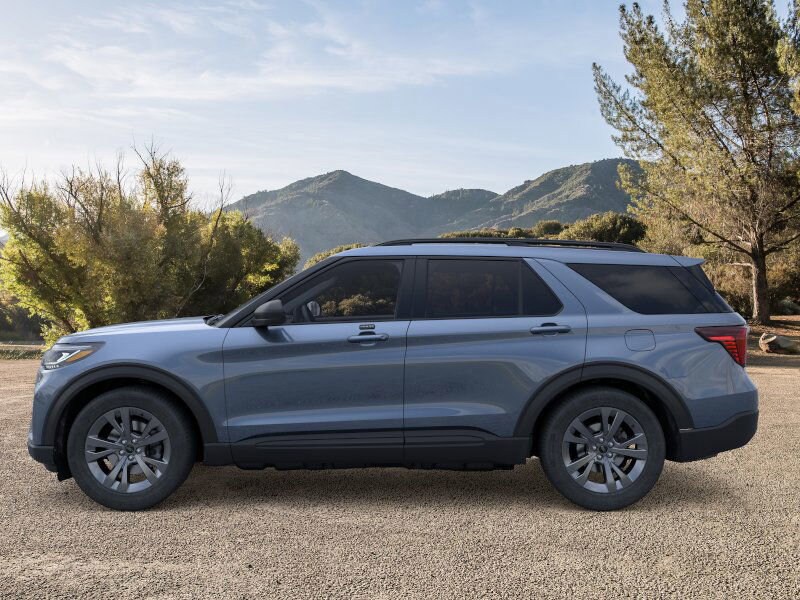 2026 Ford Explorer photo 2
