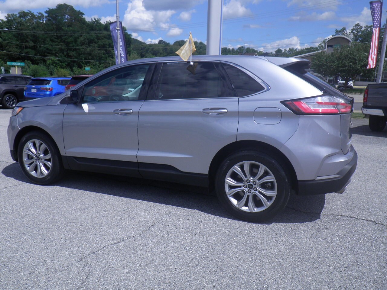 2024 Ford Edge Titanium photo 3