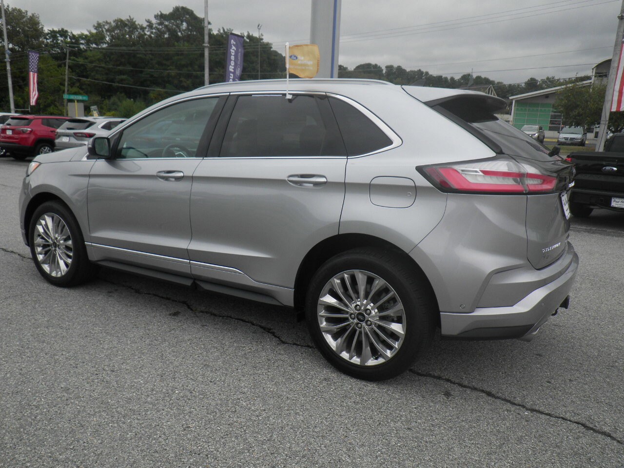 2024 Ford Edge Titanium photo 4