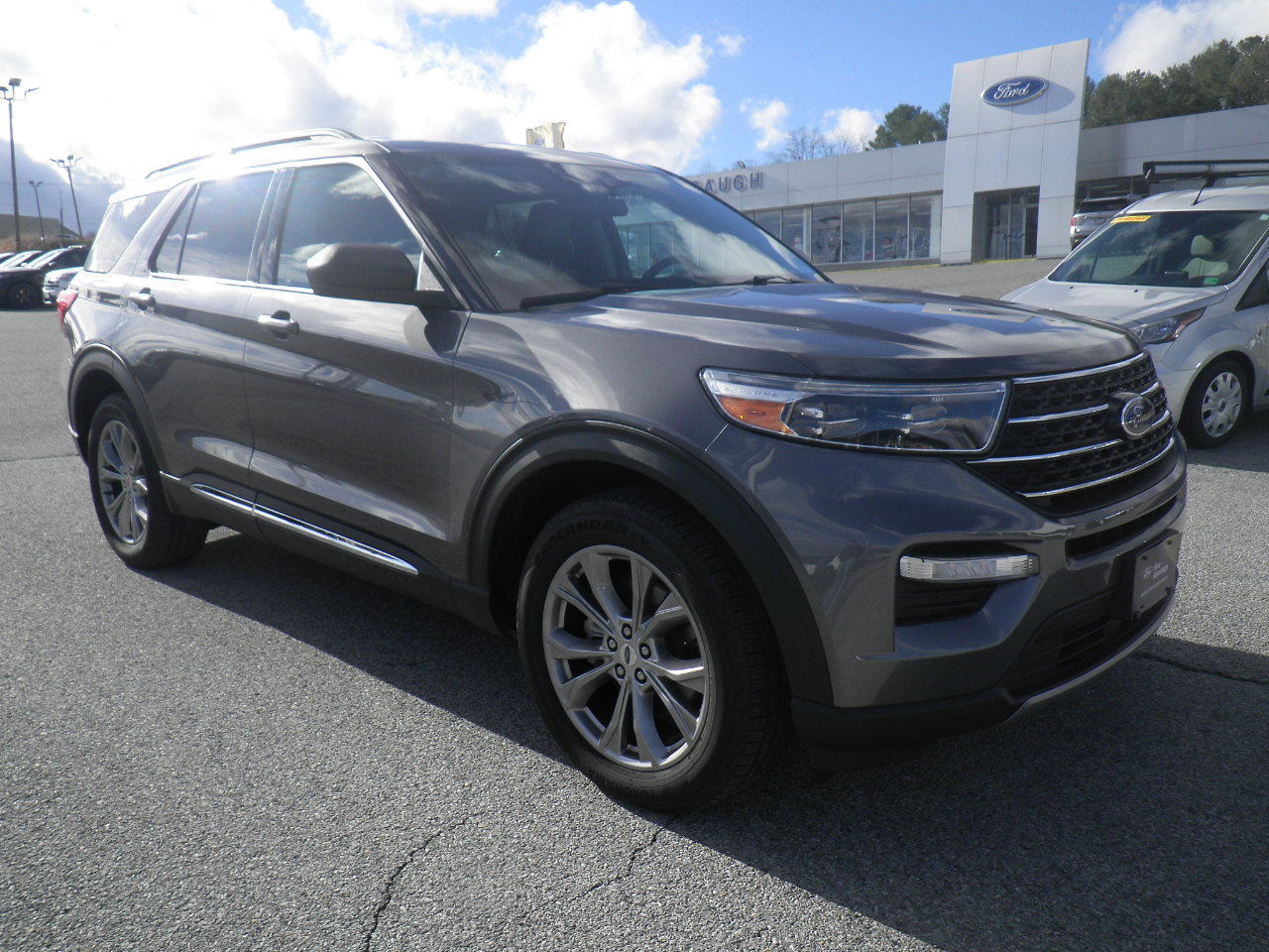 2022 Ford Explorer XLT's photo