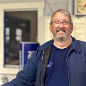 Staff member Tim Johnson from ID_442c40720511