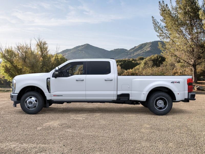 2025 Ford F-350 Lariat photo 3