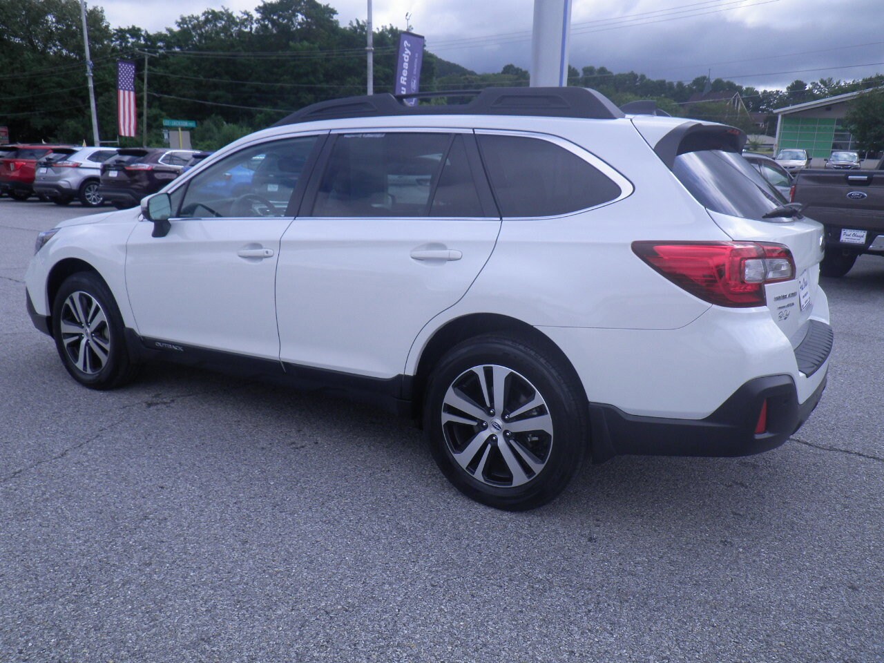 2019 Subaru Outback 2.5i Limited photo 3