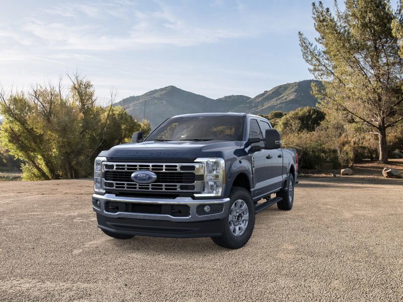 2025 Ford F-350 XLT photo 2