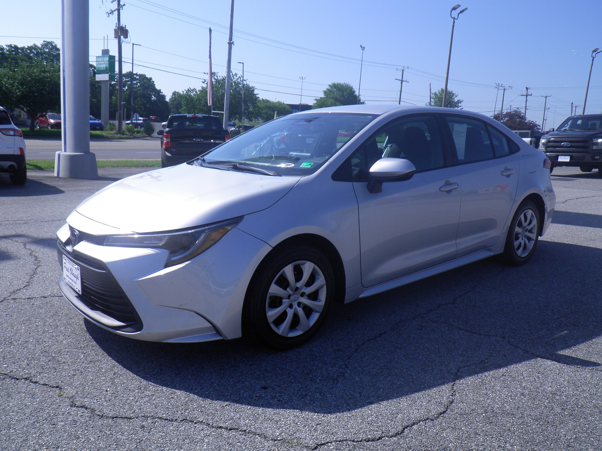 2023 Toyota Corolla LE photo 3