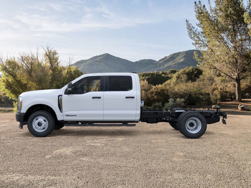 2025 Ford F-350 photo 2