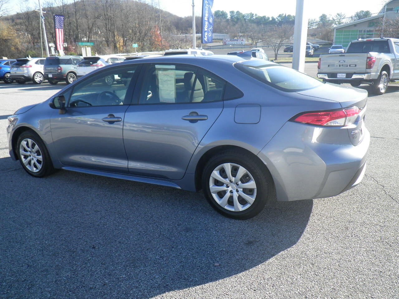 2022 Toyota Corolla LE photo 3