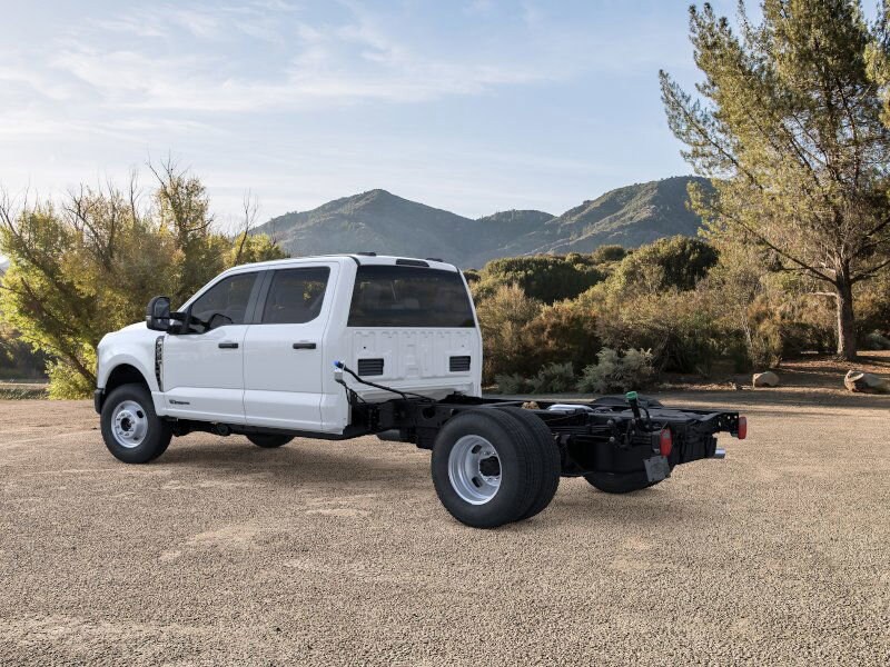 2025 Ford F-350 photo 2