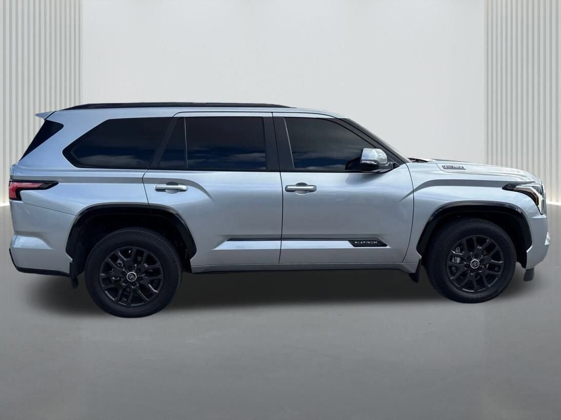 2024 Toyota Sequoia SR5 photo 4