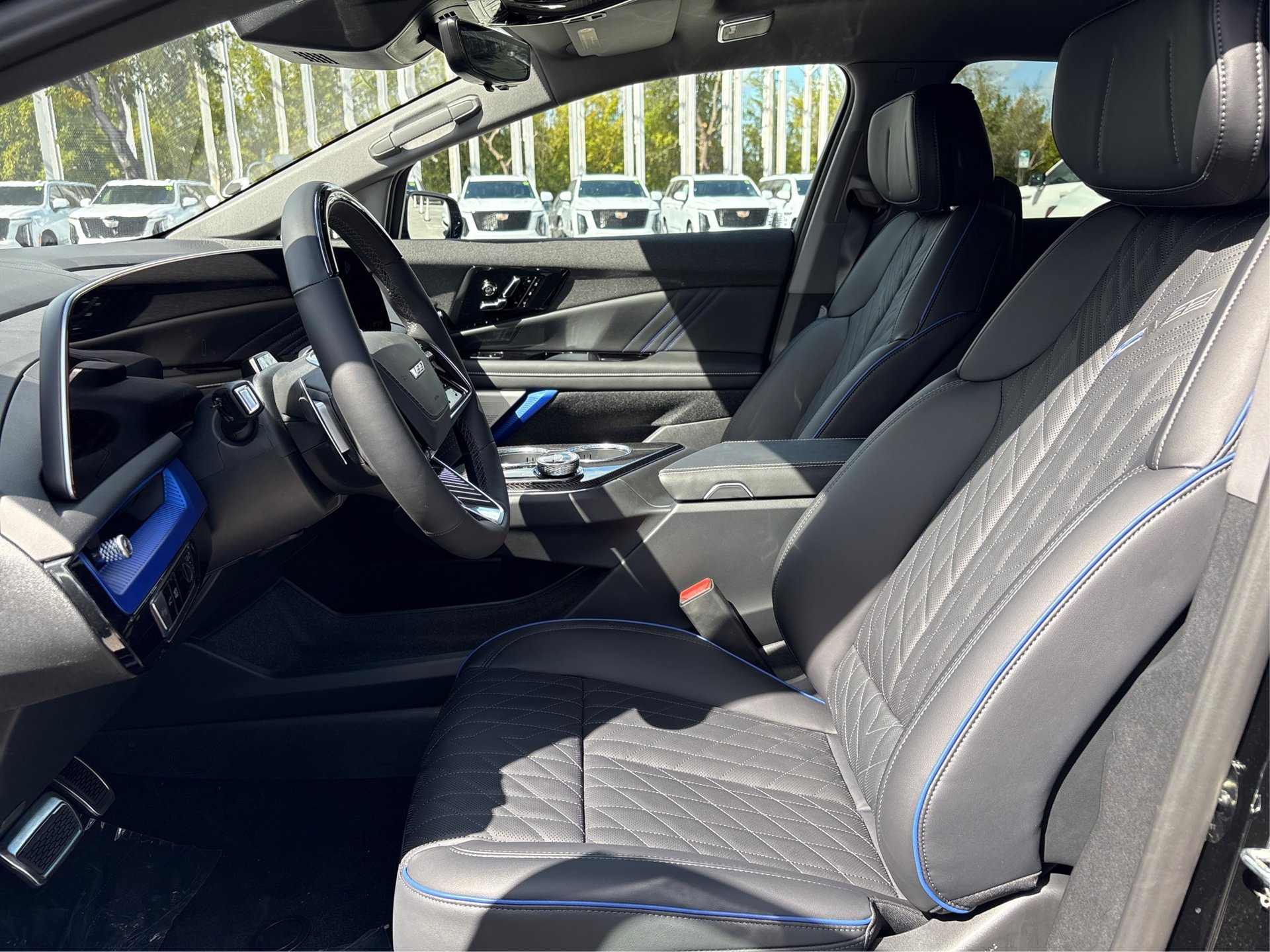 2026 Cadillac OPTIQ V-Series - Photo 9