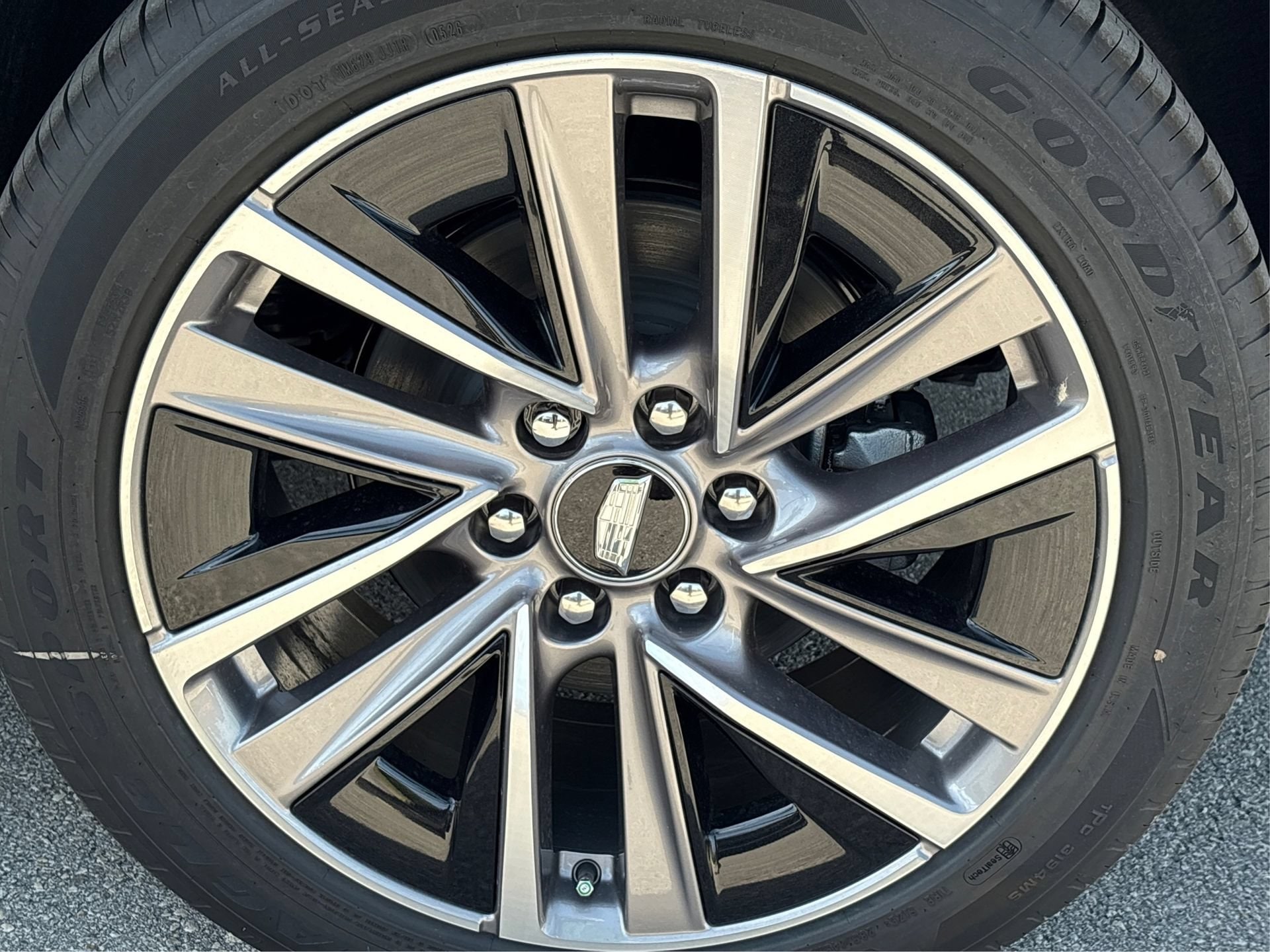 2027 Cadillac VISTIQ Sport - Photo 13