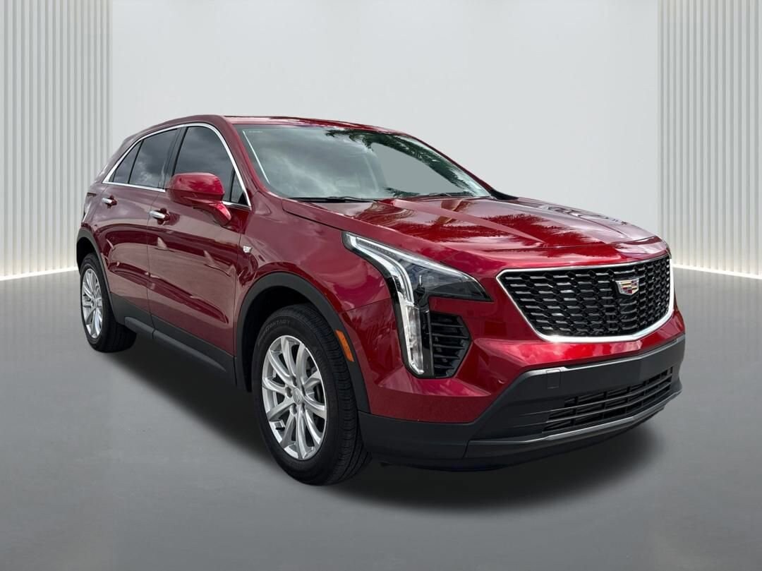 2023 Cadillac XT4 Luxury photo 3
