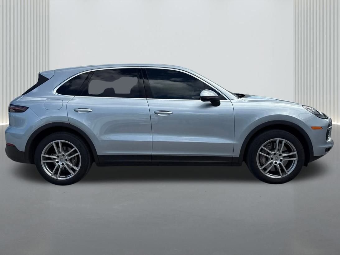 2022 Porsche Cayenne Base photo 4