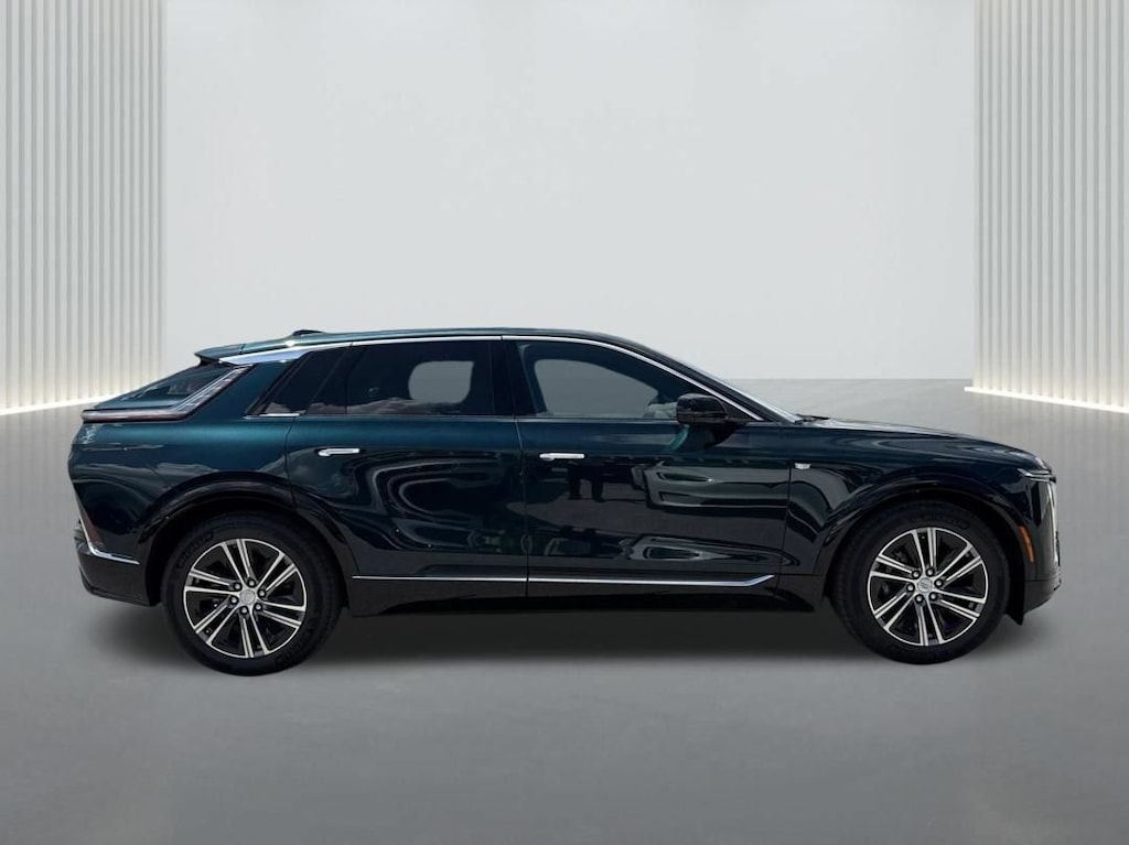 New 2026 CADILLAC LYRIQ Luxury SUV
