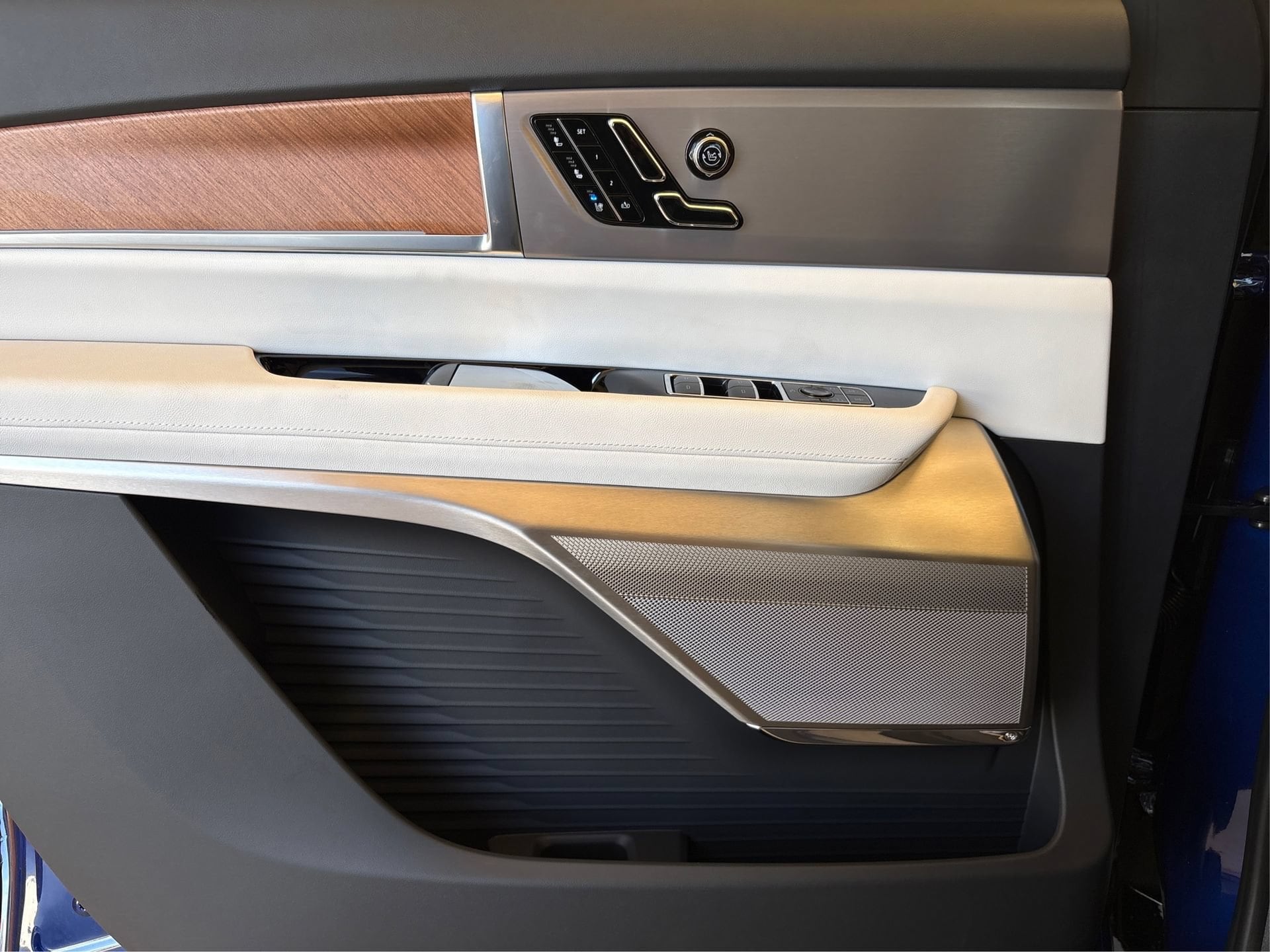2027 Cadillac VISTIQ Sport - Photo 20