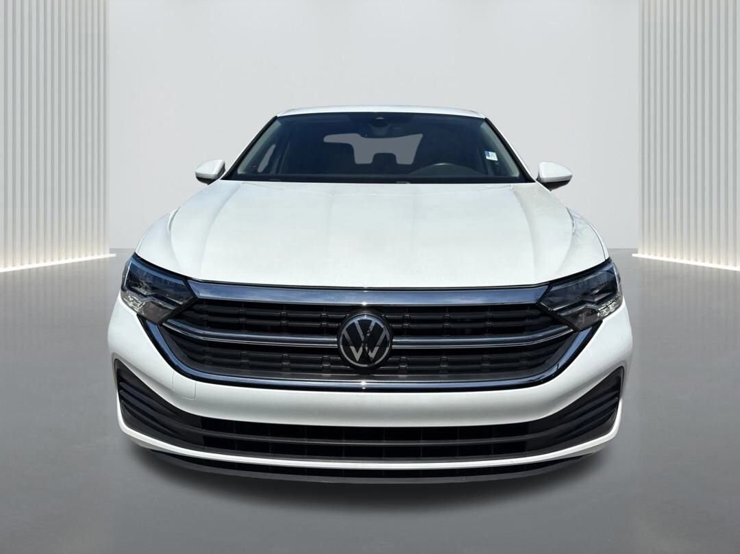 2023 Volkswagen Jetta SE photo 2