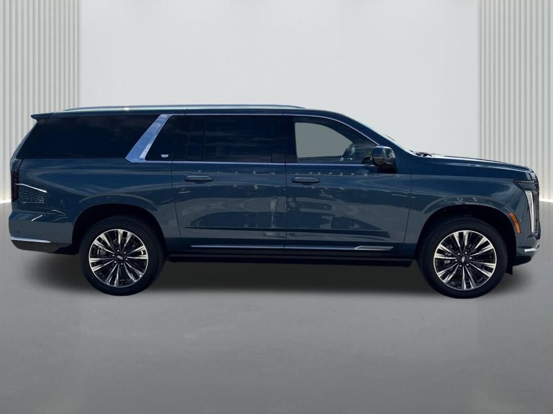 2025 Cadillac Escalade ESV Premium Luxury photo 4
