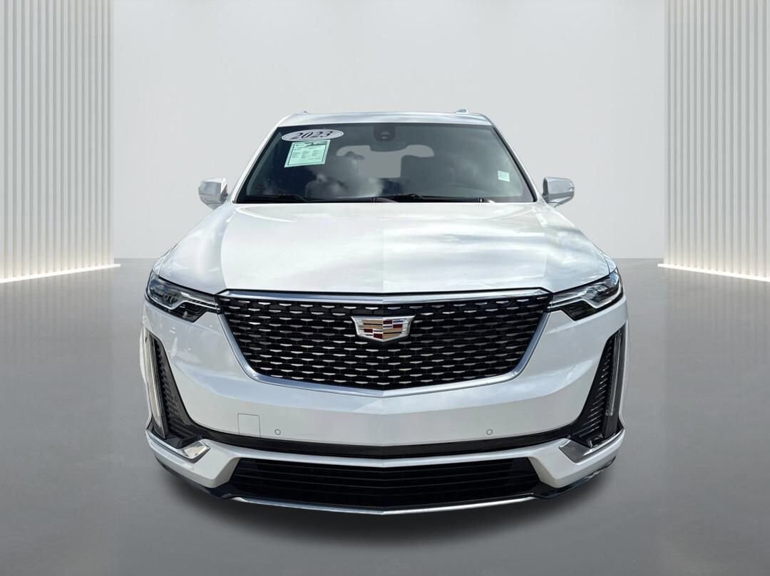 2023 Cadillac XT6 Luxury photo 2