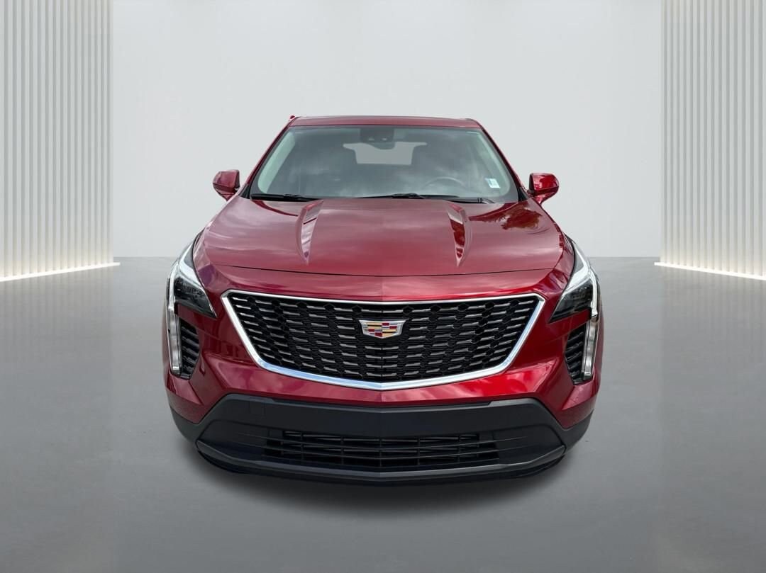 2023 Cadillac XT4 Luxury photo 2